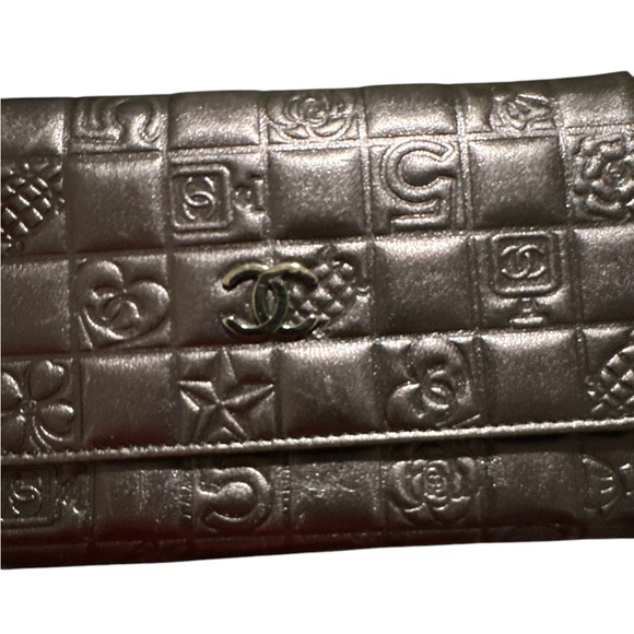 New Chanel Metallic Grey Quilted Wallet - Picture 6 of 11